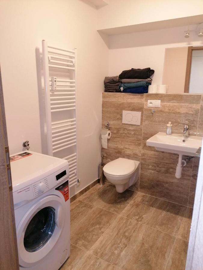 Brand New Studio Apartment #21 With Free Secure Parking In The Center Praga Exterior foto