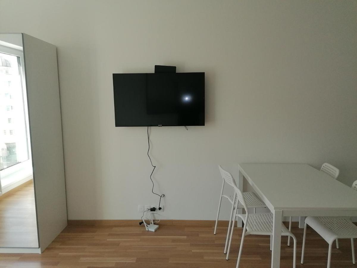 Brand New Studio Apartment #21 With Free Secure Parking In The Center Praga Exterior foto